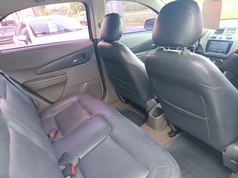 CHEVROLET - COBALT - 2014/2015 - Prata - R$ 48.900,00