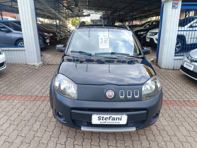 FIAT - UNO - 2011/2012 - Preta - R$ 39.900,00