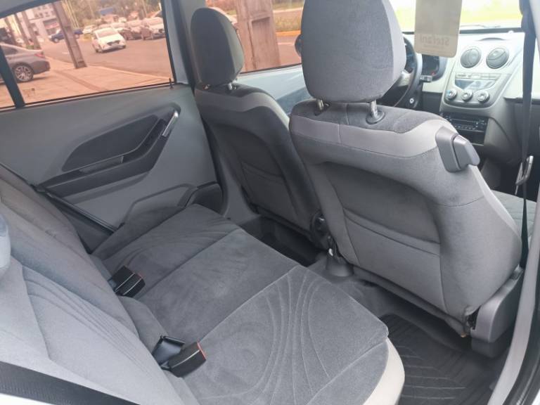CHEVROLET - AGILE - 2012/2012 - Prata - R$ 39.900,00