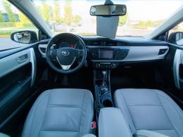 TOYOTA - COROLLA - 2014/2015 - Prata - R$ 88.900,00