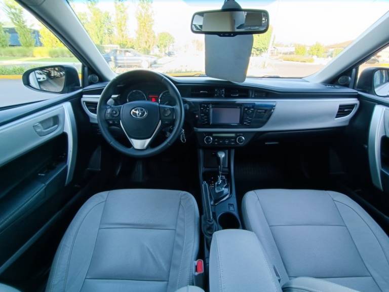 TOYOTA - COROLLA - 2014/2015 - Prata - R$ 88.900,00