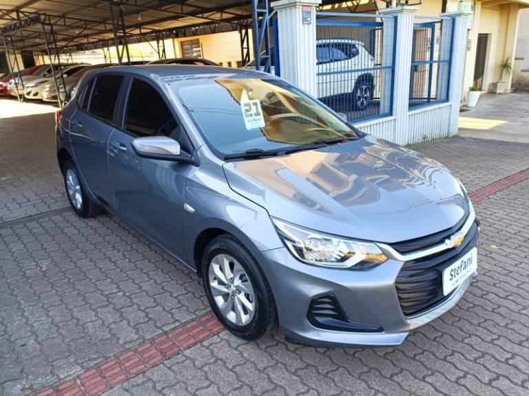 CHEVROLET - ONIX - 2020/2021 - Cinza - R$ 79.900,00