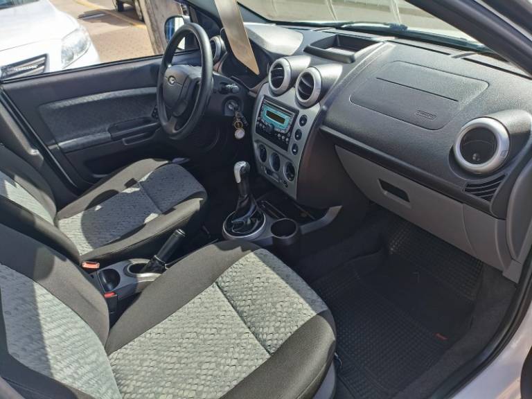 FORD - FIESTA - 2012/2013 - Branca - R$ 36.900,00