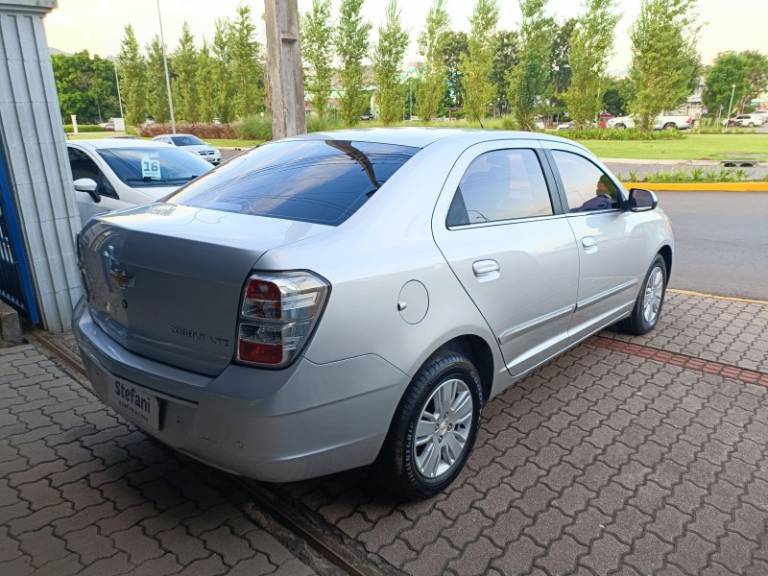CHEVROLET - COBALT - 2014/2015 - Prata - R$ 48.900,00