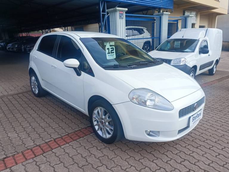 FIAT - PUNTO - 2011/2012 - Branca - R$ 36.900,00