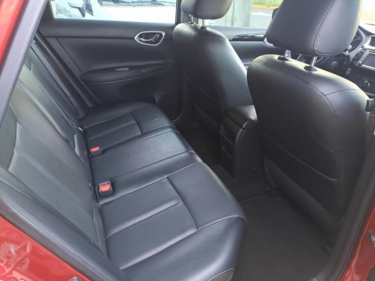NISSAN - SENTRA - 2016/2017 - Vermelha - R$ 77.900,00