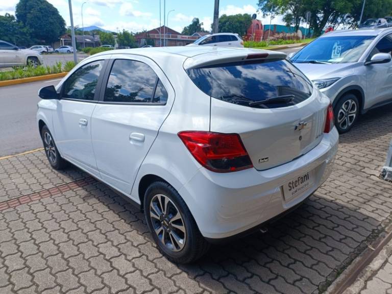 CHEVROLET - ONIX - 2015/2016 - Branca - R$ 56.900,00