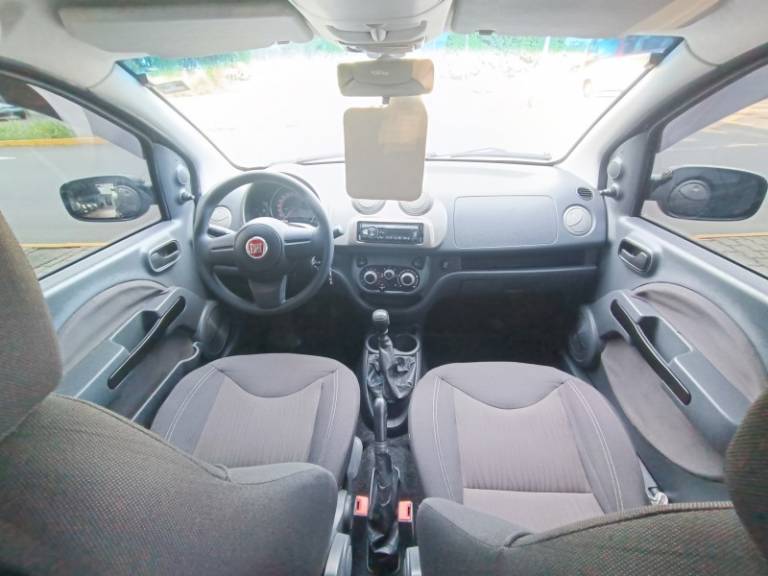 FIAT - UNO - 2011/2012 - Preta - R$ 39.900,00