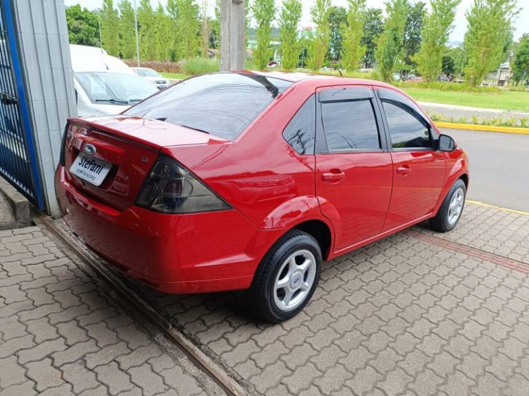 FORD - FIESTA - 2010/2011 - Vermelha - R$ 35.900,00
