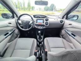 TOYOTA - ETIOS - 2012/2013 - Prata - R$ 43.900,00