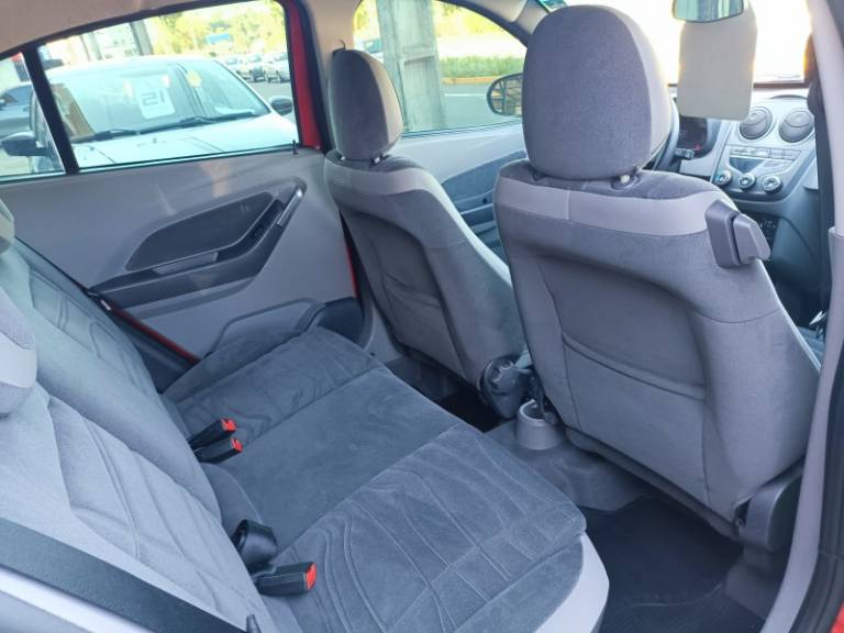 CHEVROLET - AGILE - 2013/2013 - Vermelha - R$ 39.900,00