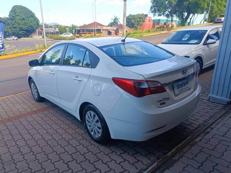 HYUNDAI - HB20S - 2014/2015 - Branca - R$ 56.900,00