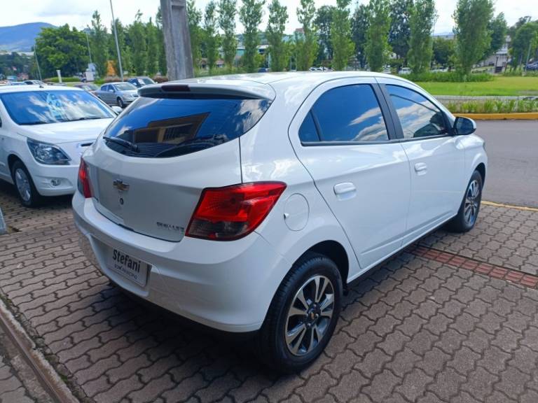 CHEVROLET - ONIX - 2015/2016 - Branca - R$ 56.900,00