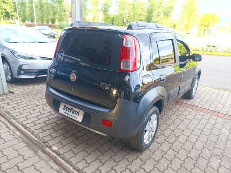 FIAT - UNO - 2011/2012 - Preta - R$ 39.900,00
