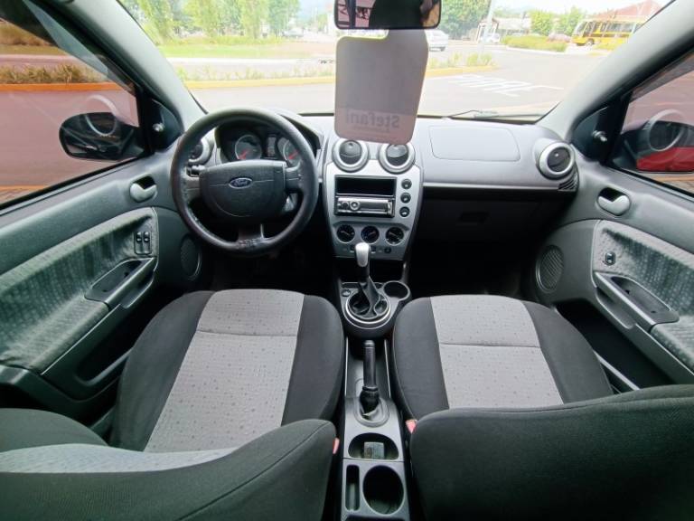 FORD - FIESTA - 2010/2011 - Vermelha - R$ 35.900,00