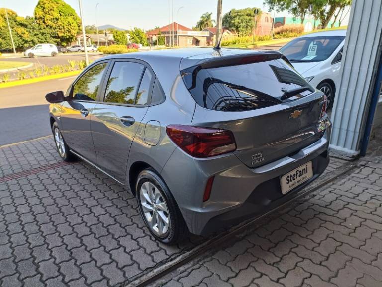CHEVROLET - ONIX - 2020/2021 - Cinza - R$ 79.900,00
