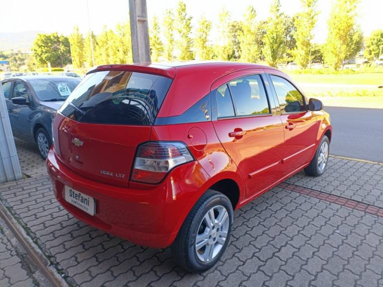CHEVROLET - AGILE - 2013/2013 - Vermelha - R$ 39.900,00