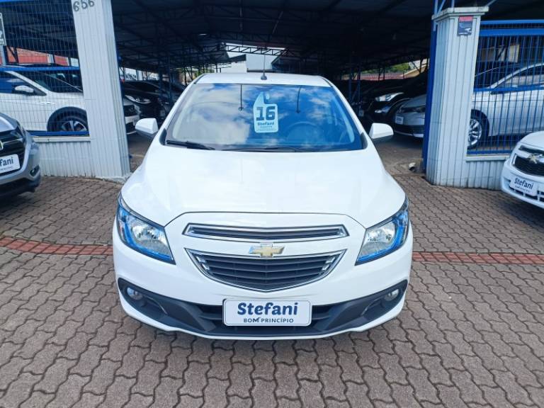 CHEVROLET - ONIX - 2015/2016 - Branca - R$ 56.900,00