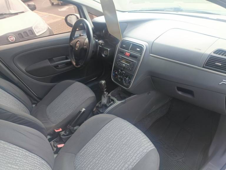 FIAT - PUNTO - 2011/2012 - Branca - R$ 36.900,00