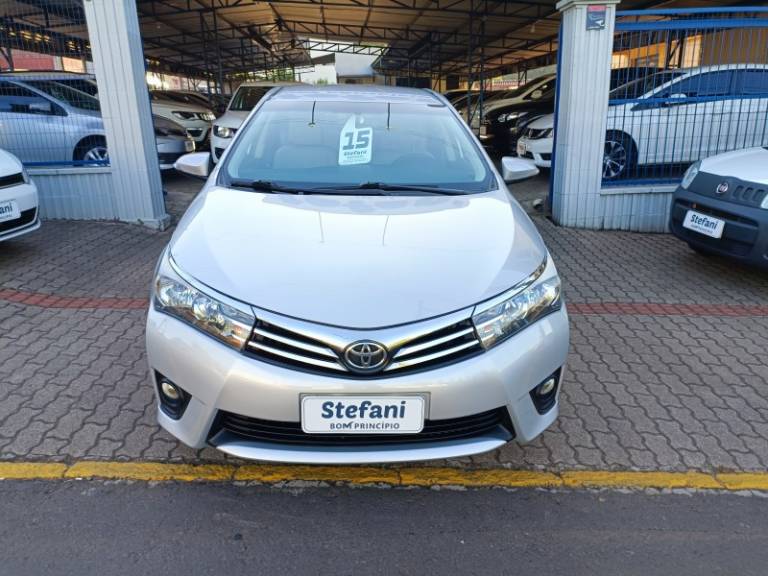 TOYOTA - COROLLA - 2014/2015 - Prata - R$ 88.900,00