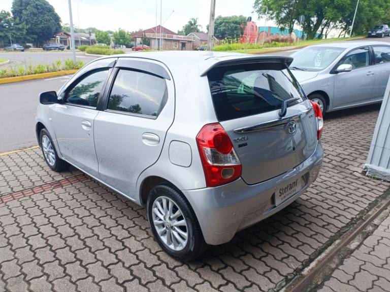 TOYOTA - ETIOS - 2012/2013 - Prata - R$ 43.900,00