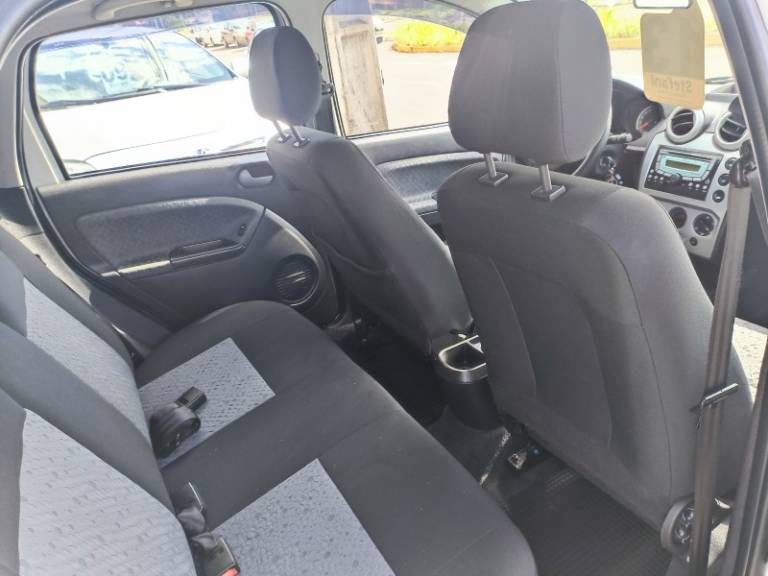 FORD - FIESTA - 2012/2013 - Branca - R$ 36.900,00
