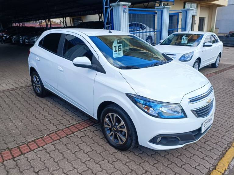 CHEVROLET - ONIX - 2015/2016 - Branca - R$ 56.900,00