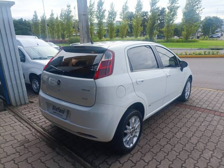 FIAT - PUNTO - 2011/2012 - Branca - R$ 36.900,00