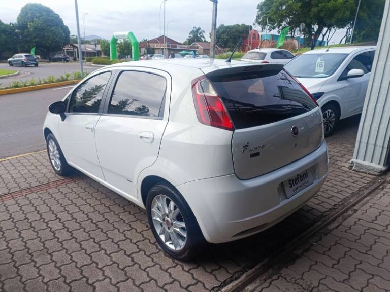 FIAT - PUNTO - 2011/2012 - Branca - R$ 36.900,00