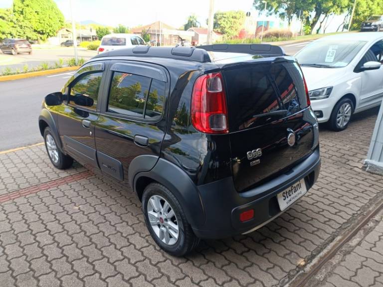 FIAT - UNO - 2011/2012 - Preta - R$ 39.900,00