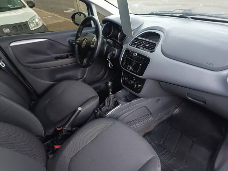 FIAT - PUNTO - 2015/2016 - Branca - R$ 49.900,00