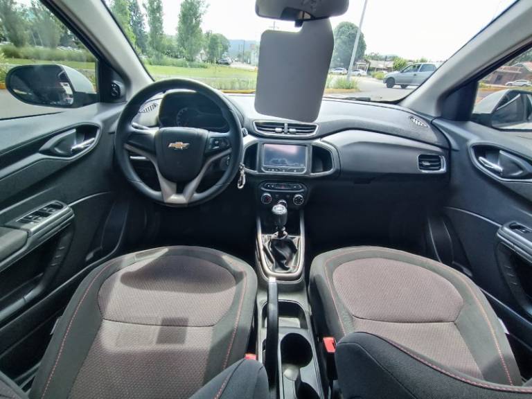 CHEVROLET - ONIX - 2015/2016 - Branca - R$ 56.900,00