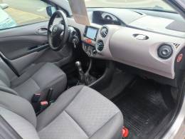 TOYOTA - ETIOS - 2012/2013 - Prata - R$ 43.900,00