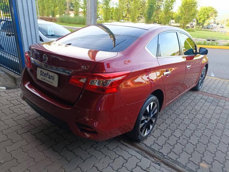 NISSAN - SENTRA - 2016/2017 - Vermelha - R$ 77.900,00