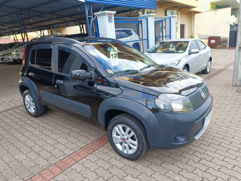 FIAT - UNO - 2011/2012 - Preta - R$ 39.900,00