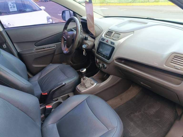 CHEVROLET - COBALT - 2014/2015 - Prata - R$ 48.900,00