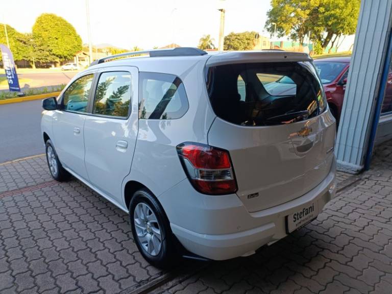 CHEVROLET - SPIN - 2015/2016 - Branca - R$ 59.900,00