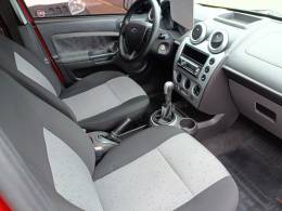 FORD - FIESTA - 2010/2011 - Vermelha - R$ 35.900,00
