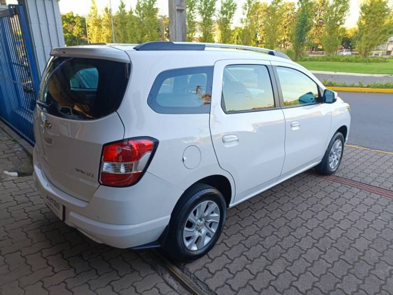 CHEVROLET - SPIN - 2015/2016 - Branca - R$ 59.900,00